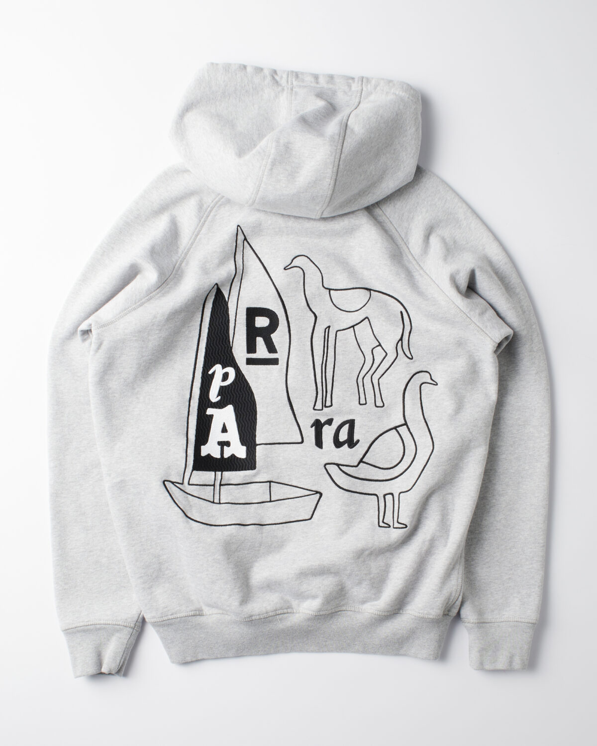 SUDADERA BY PARRA GRIS CON CAPUCHA Y BORDADOS